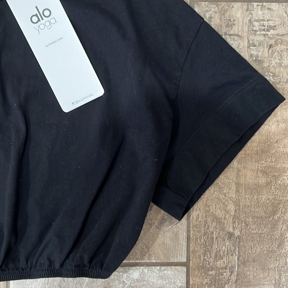 Alo Kick It Crop Tee NWT - Picture 2 of 4